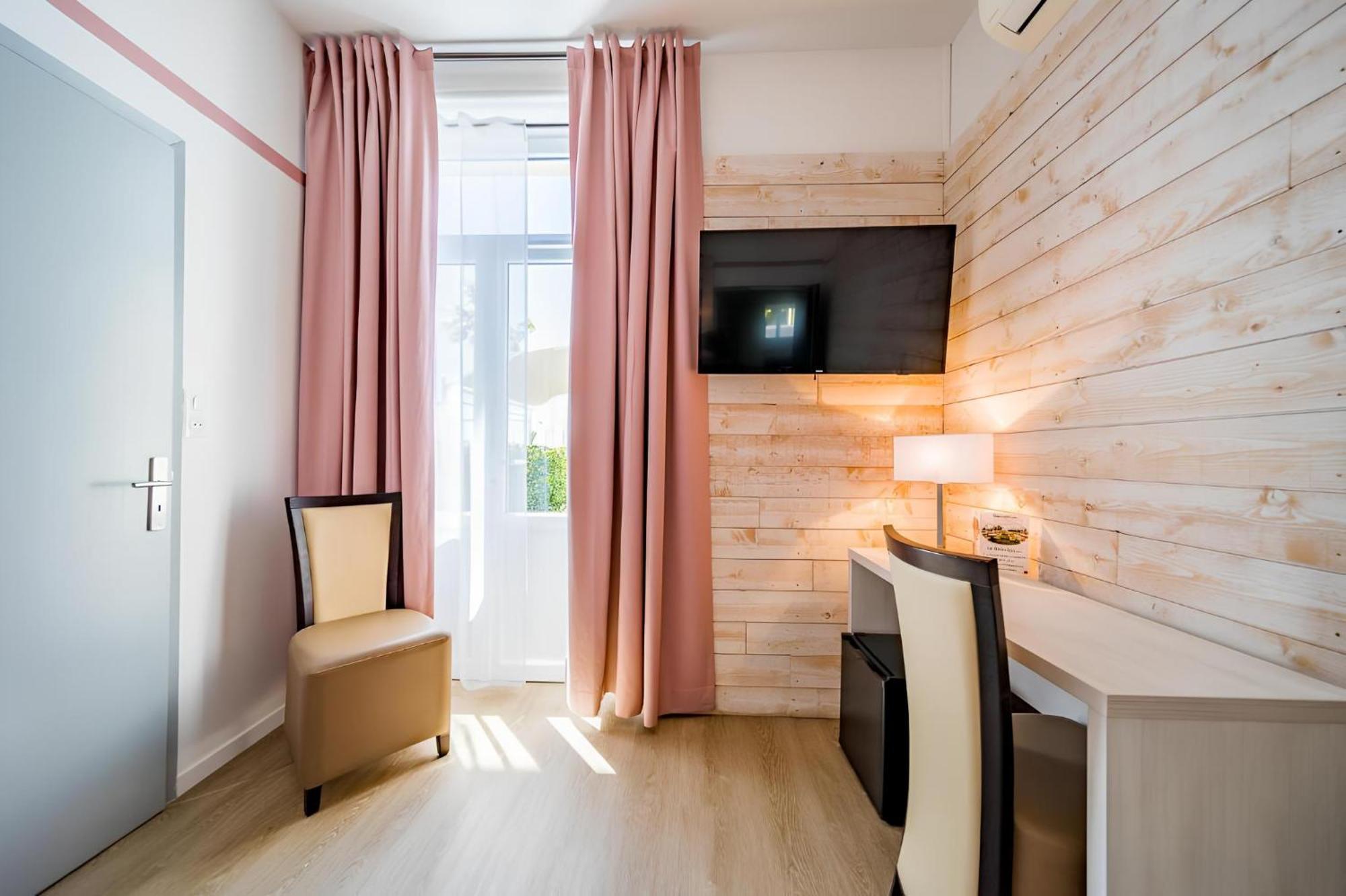 Hotel Le Rabelais Le Lavandou Εξωτερικό φωτογραφία