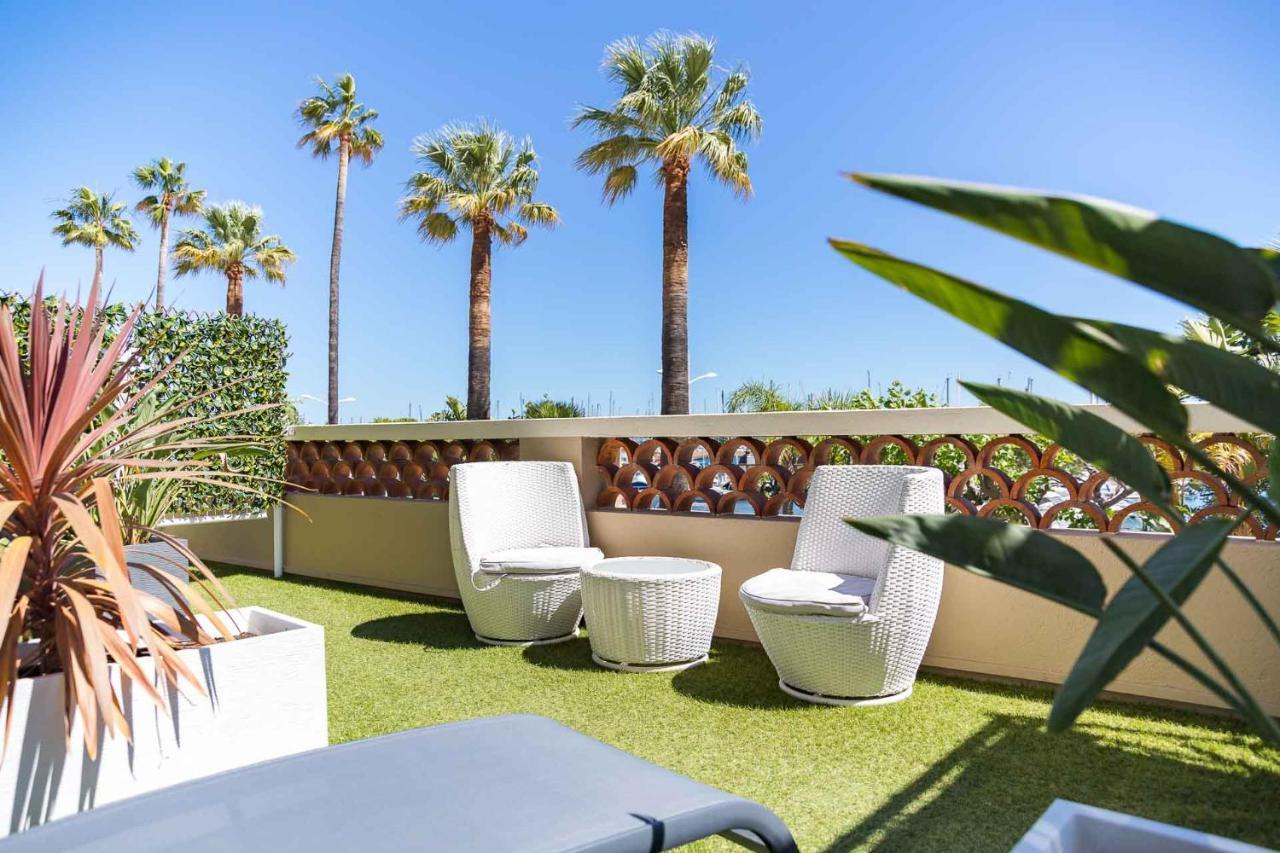 Hotel Le Rabelais Le Lavandou Εξωτερικό φωτογραφία