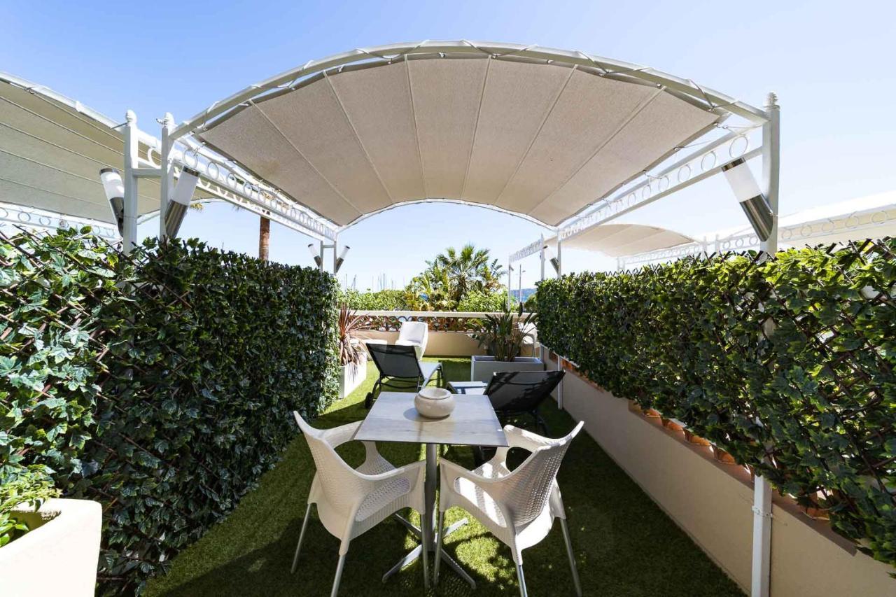 Hotel Le Rabelais Le Lavandou Εξωτερικό φωτογραφία