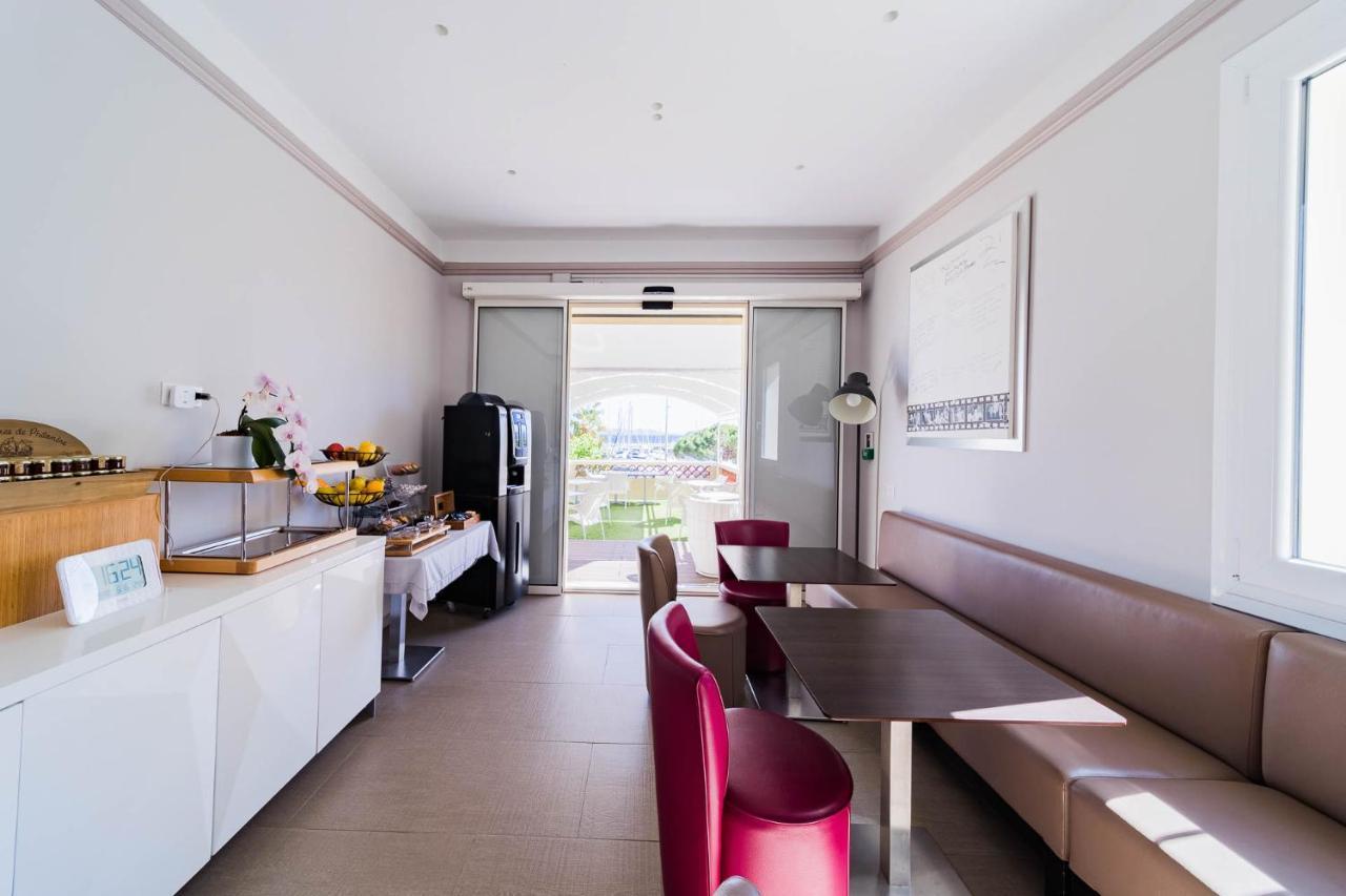 Hotel Le Rabelais Le Lavandou Εξωτερικό φωτογραφία