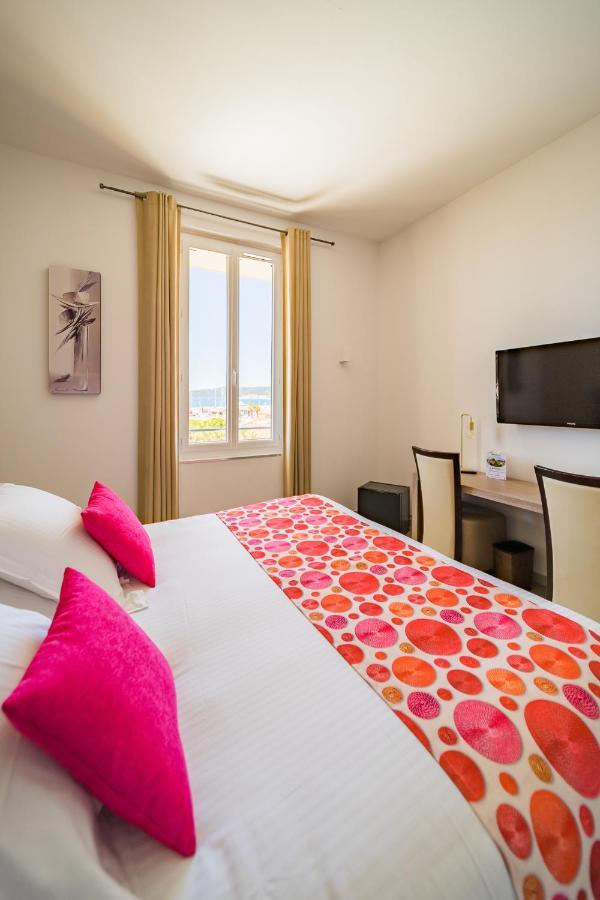 Hotel Le Rabelais Le Lavandou Εξωτερικό φωτογραφία