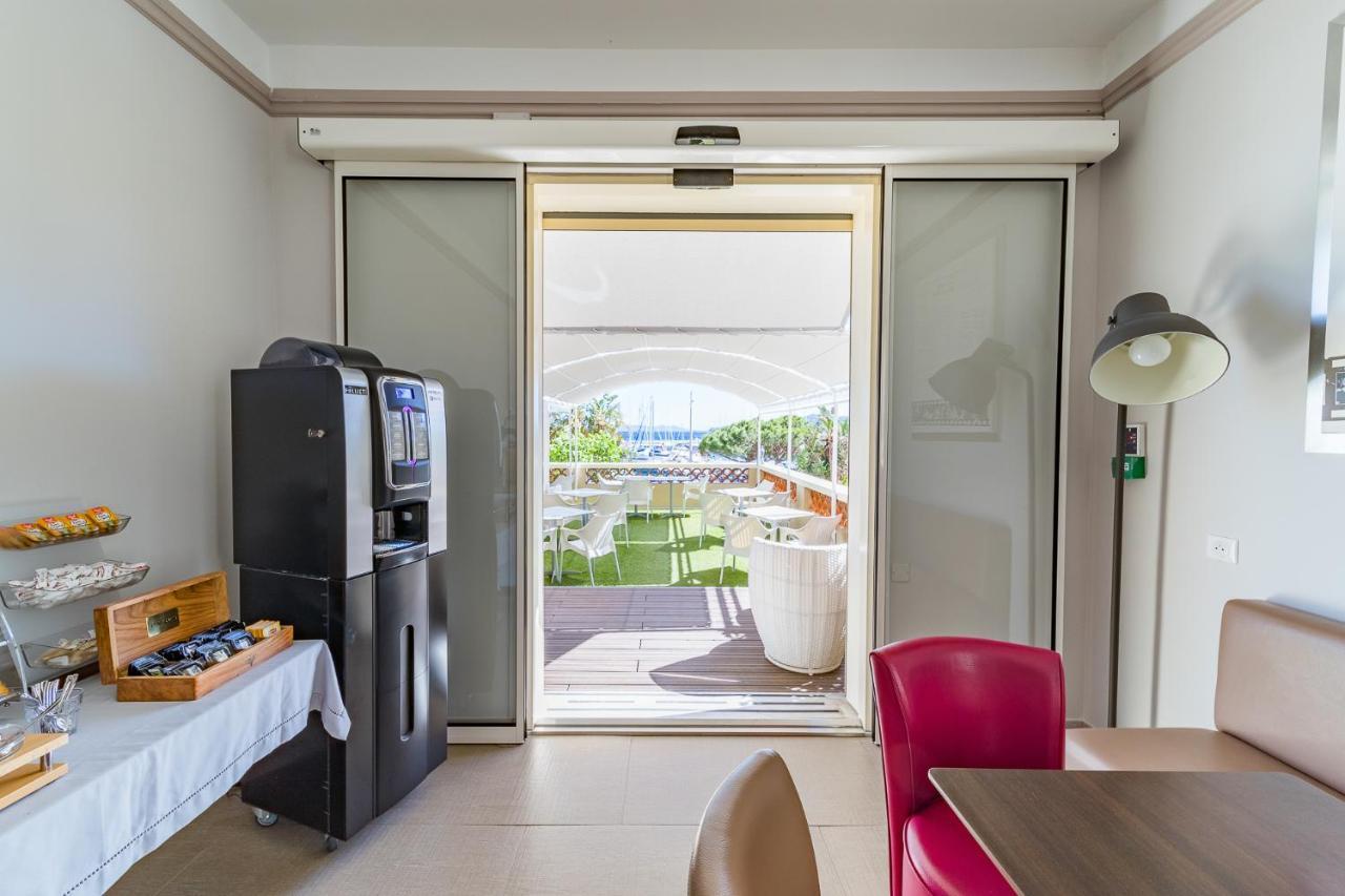 Hotel Le Rabelais Le Lavandou Εξωτερικό φωτογραφία